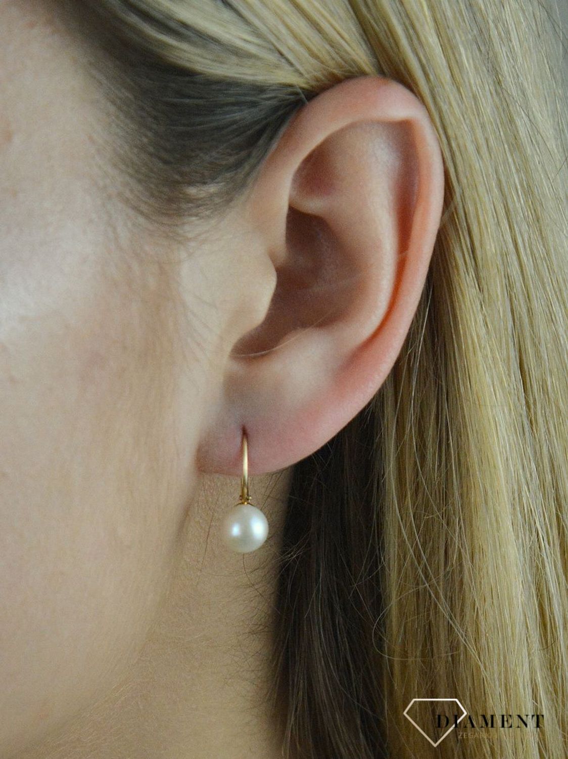 Kolczyki złote 585 perły KL 3577. Kolczyki damskie złote wiszące perły. Kolczyki wiszące złote. Kolczyki perły złote. Złote kolczyki damskie. Złote kolczyki dla dziecka. Kolczyki perełki. Kolczyki idealne na prezent..jpg